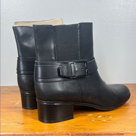 NWOT Bandlino Black Leather Ankle Boots - Picture 2 of 6